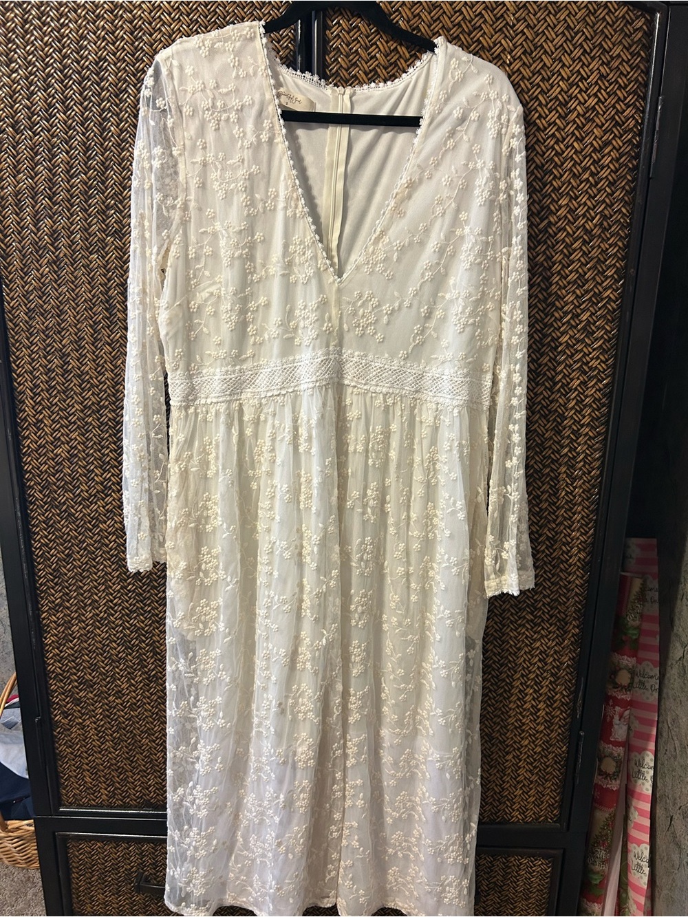 Long Sleeve Ivory Lace V-Neck Maxi Dress